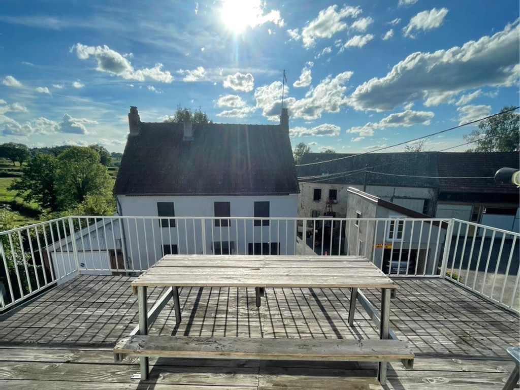 Terrasse avec une vue panoramique sur la nature